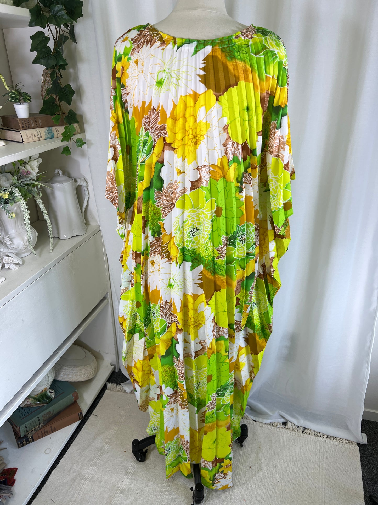 70s Hawaiian Print Pleated Kaftan Maxi