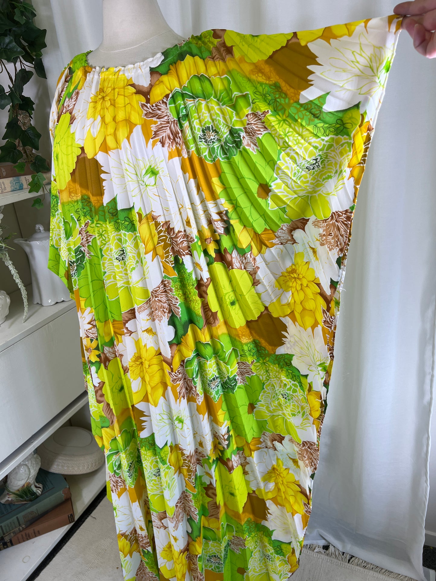 70s Hawaiian Print Pleated Kaftan Maxi