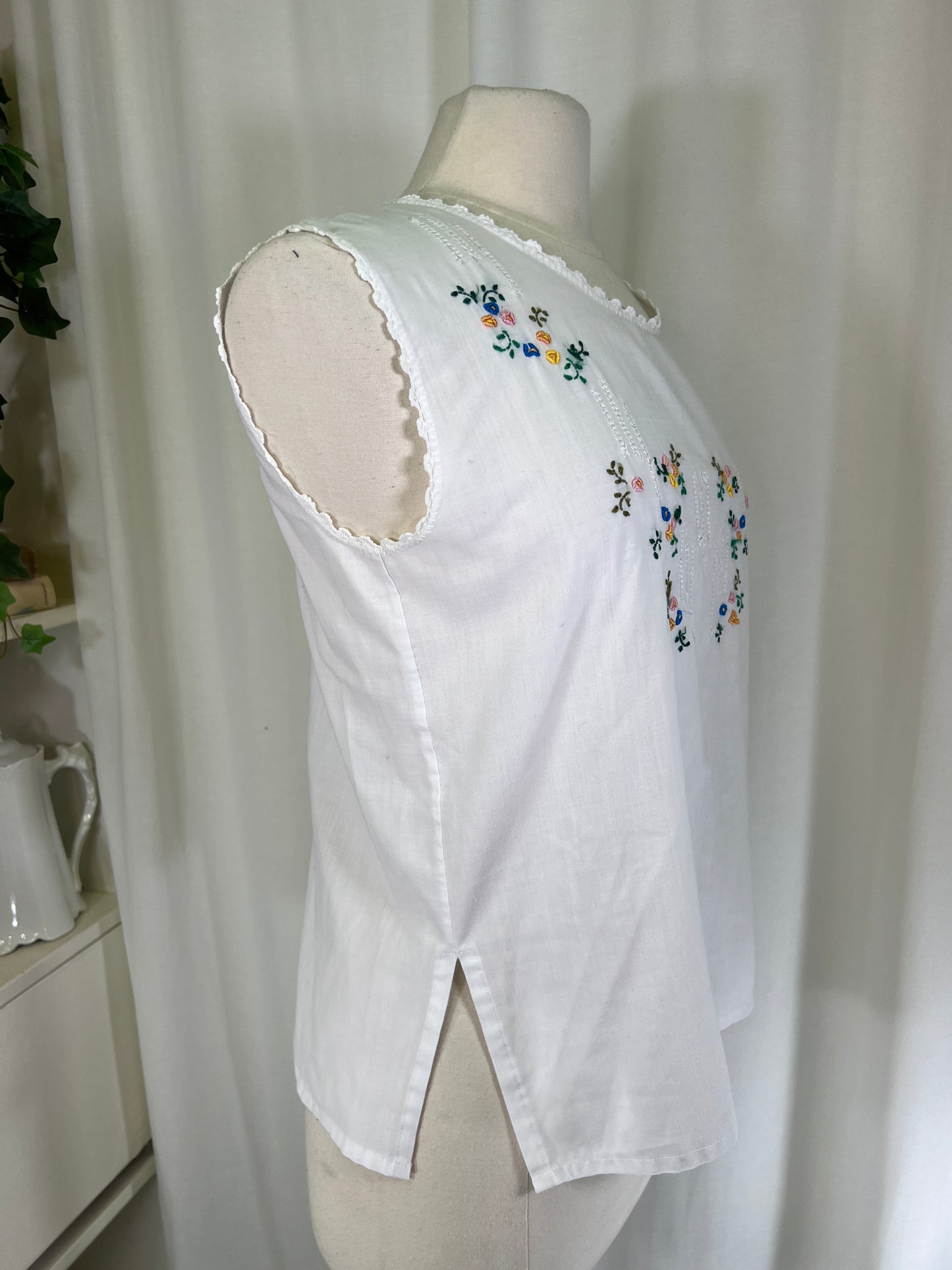 70s Embroidered Floral Tank Top Blouse