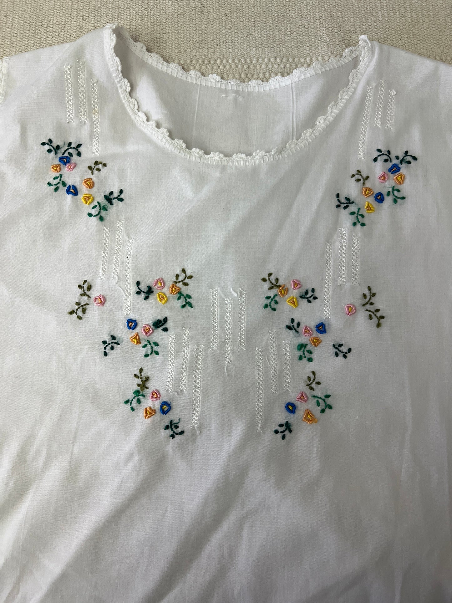 70s Embroidered Floral Tank Top Blouse