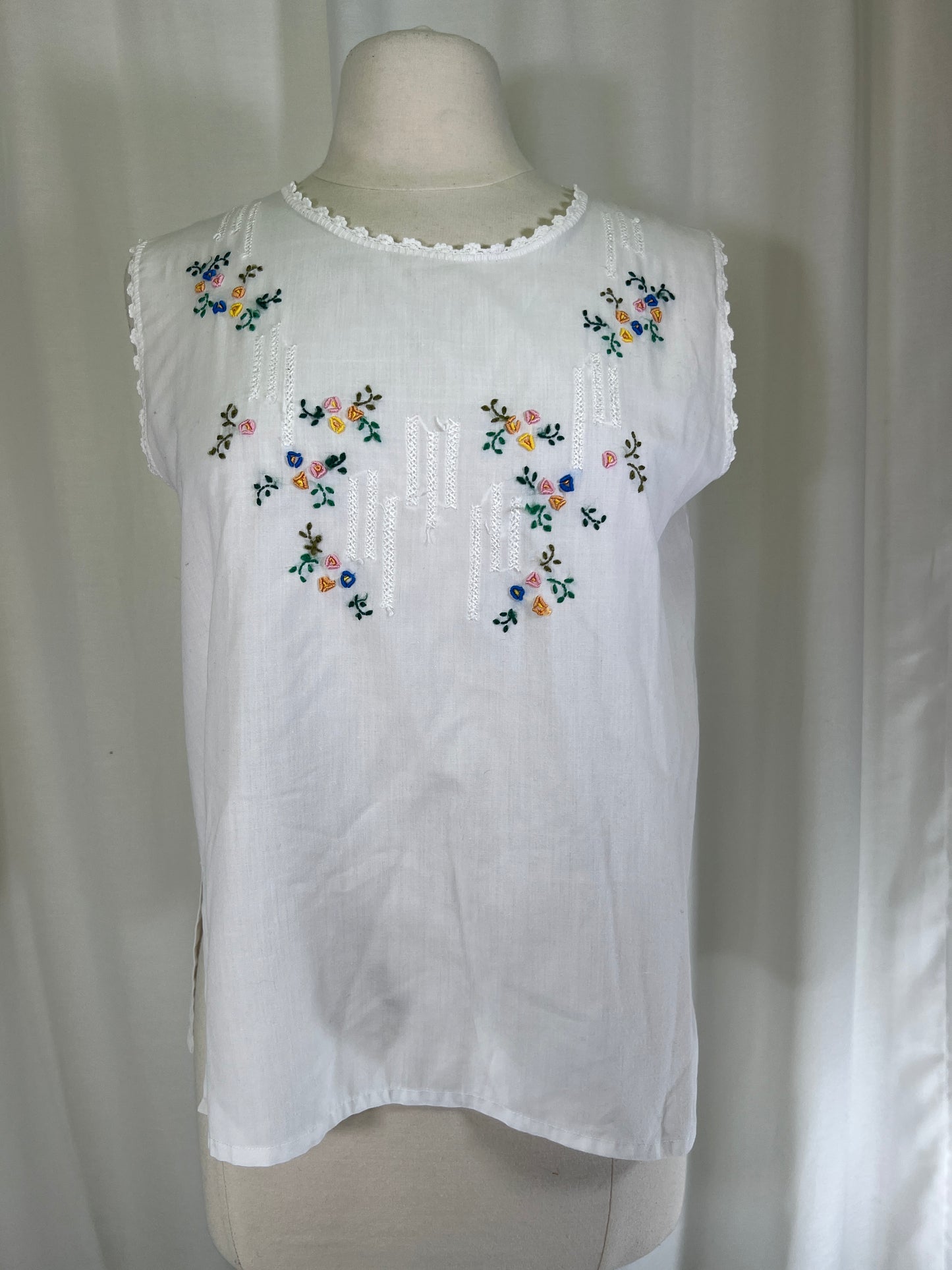 70s Embroidered Floral Tank Top Blouse