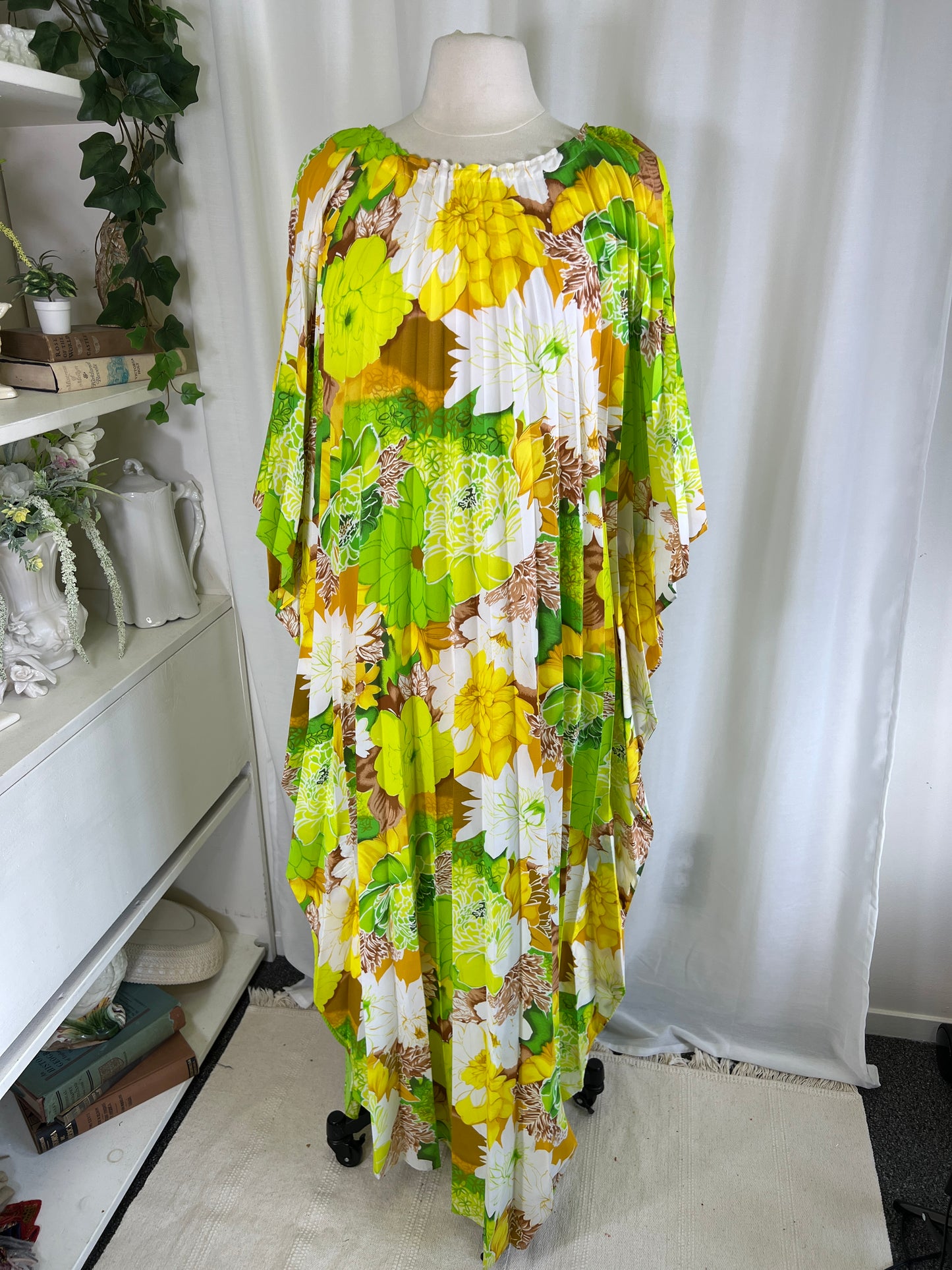 70s Hawaiian Print Pleated Kaftan Maxi