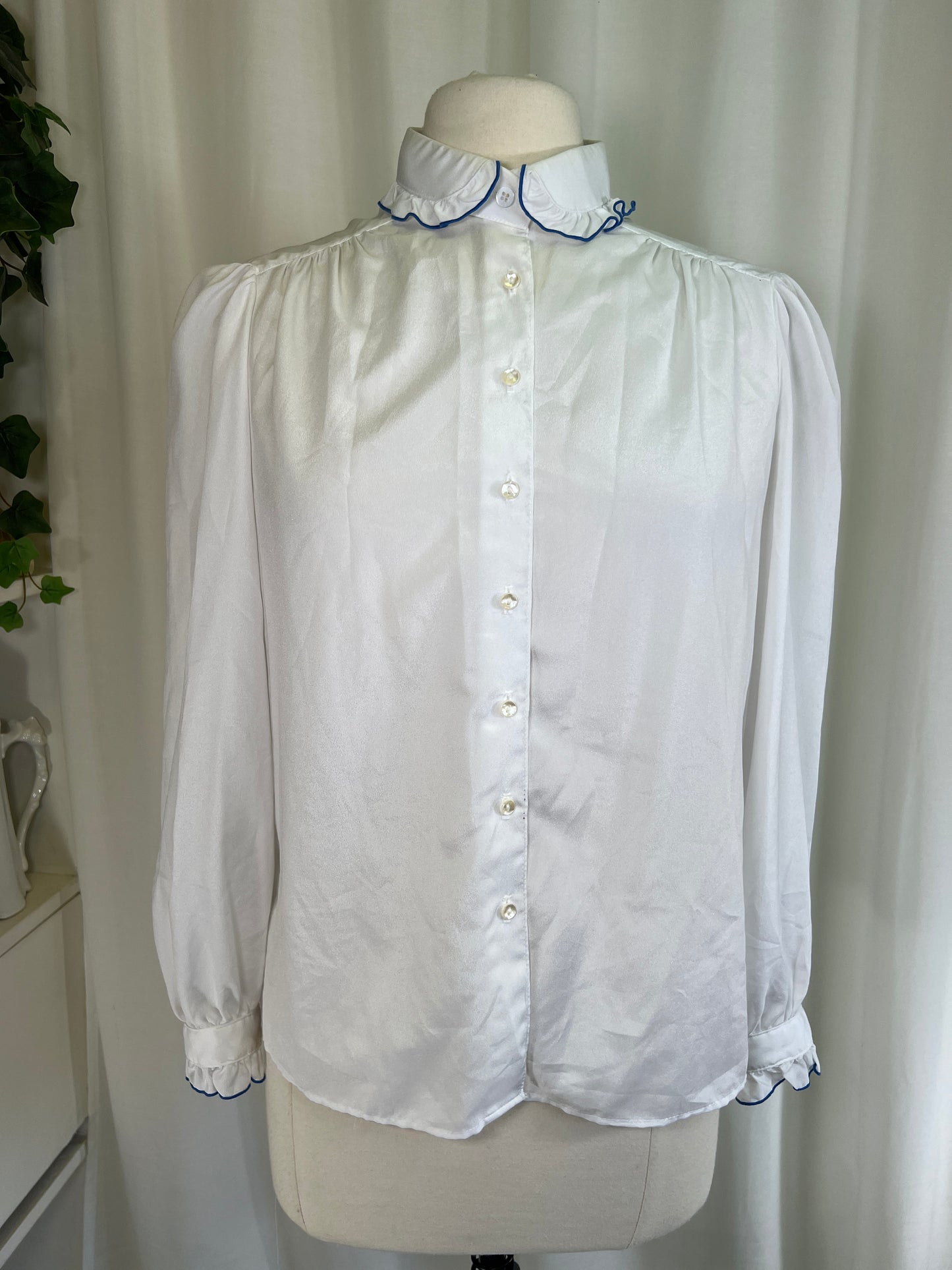 70s Schrader Sport Petites White With Blue Trim Blouse