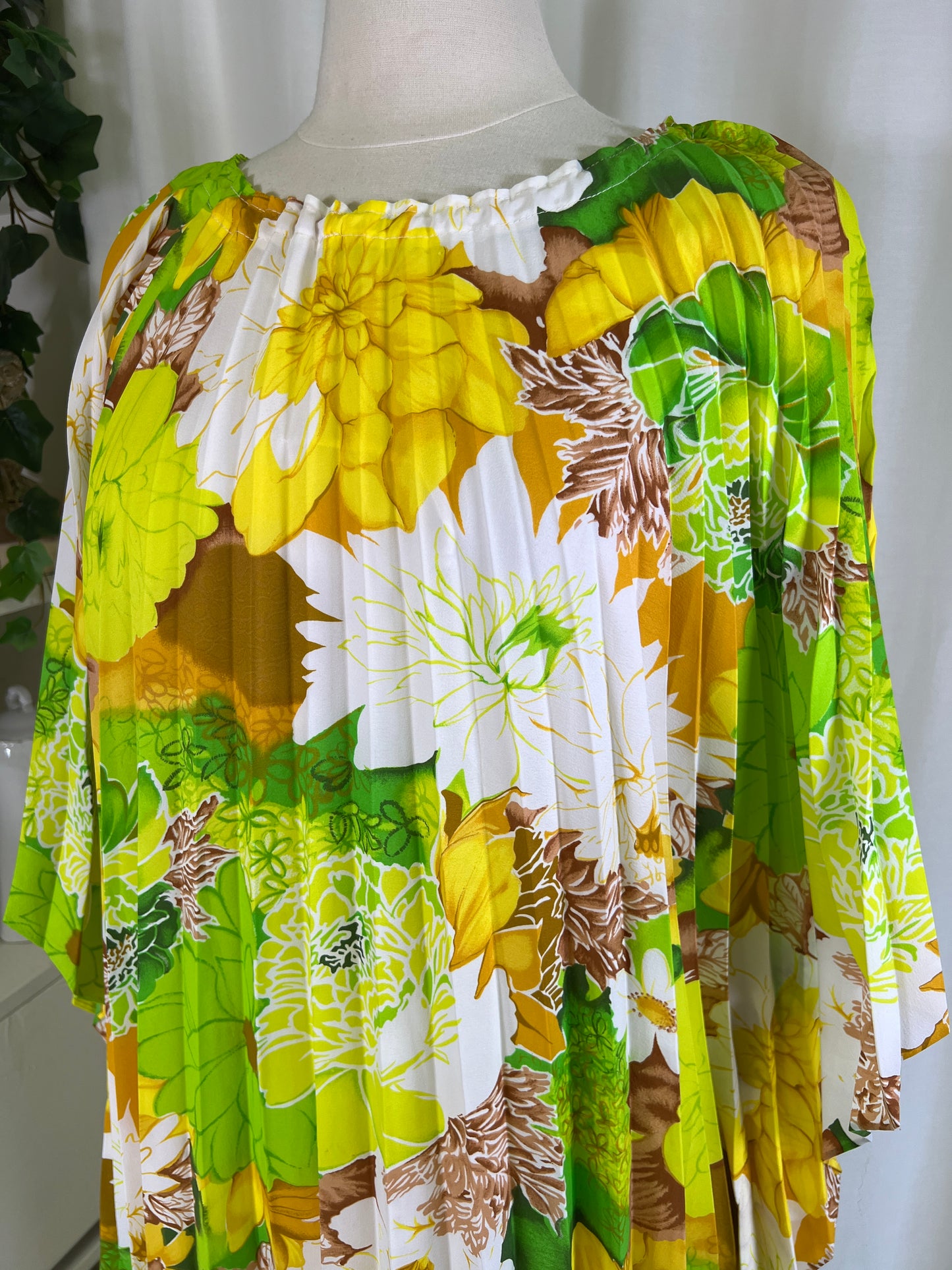 70s Hawaiian Print Pleated Kaftan Maxi