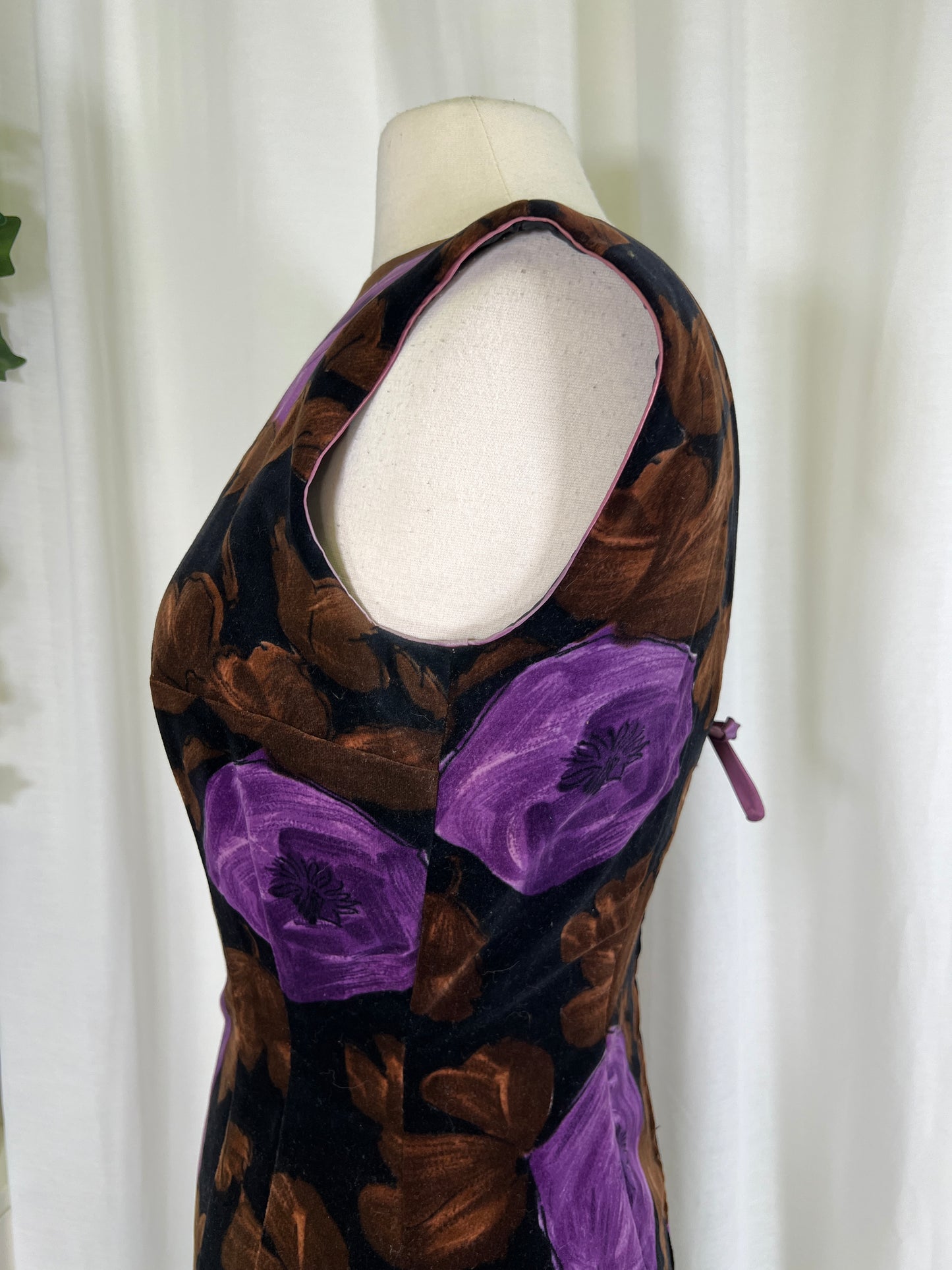 50s Velvet Purple Trumpet Flower Print Wiggle Dress