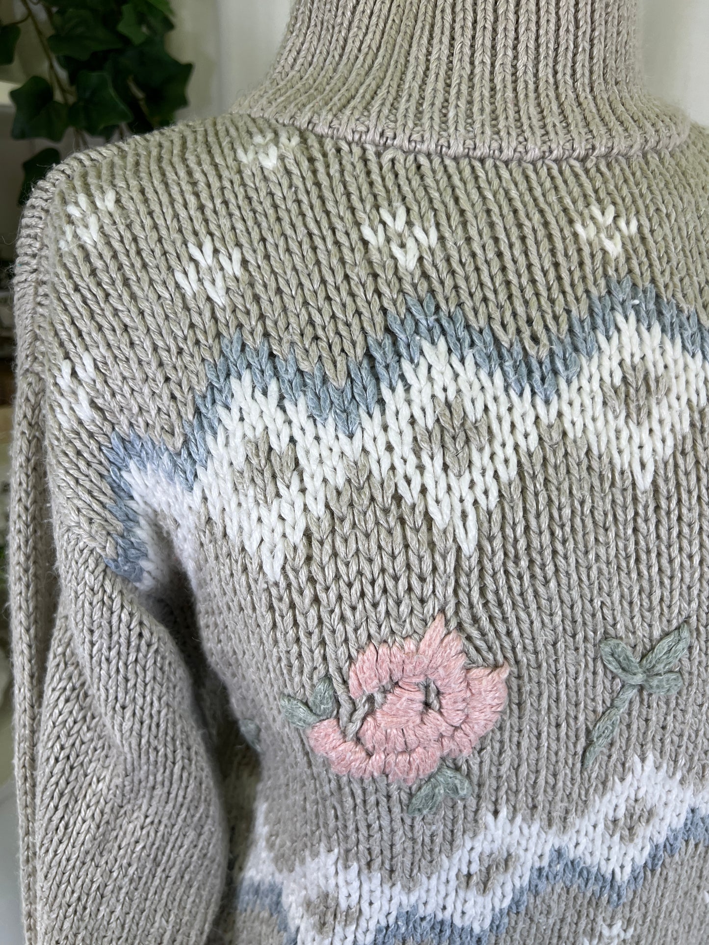 80s Currants Rose Patterned Sweater