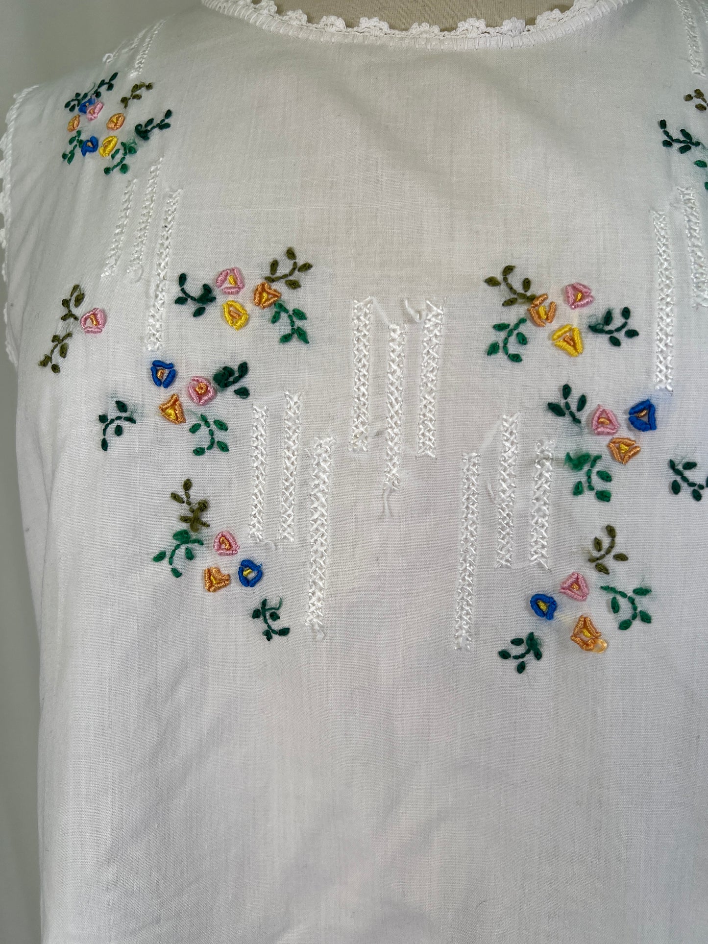 70s Embroidered Floral Tank Top Blouse