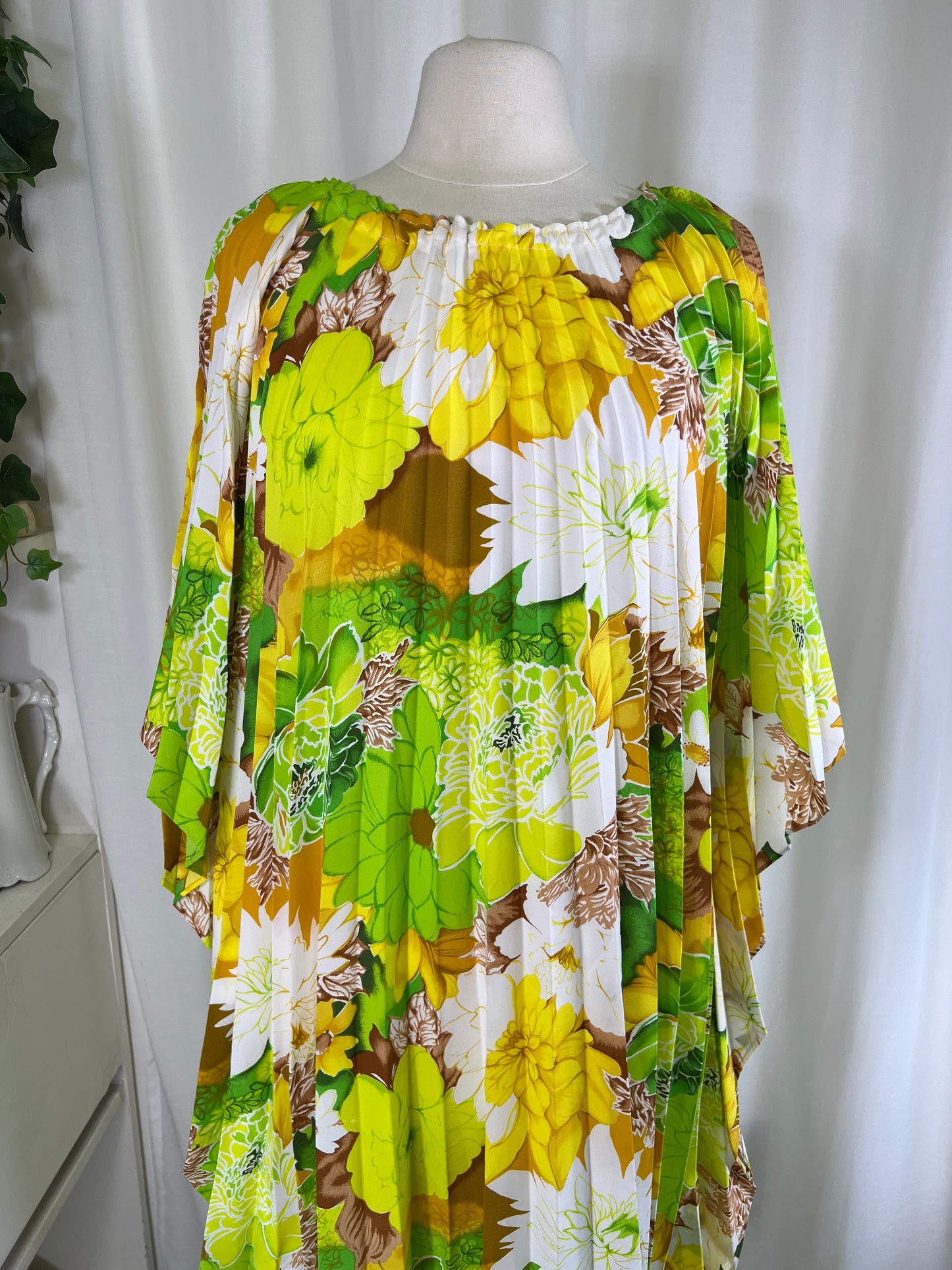 70s Hawaiian Print Pleated Kaftan Maxi