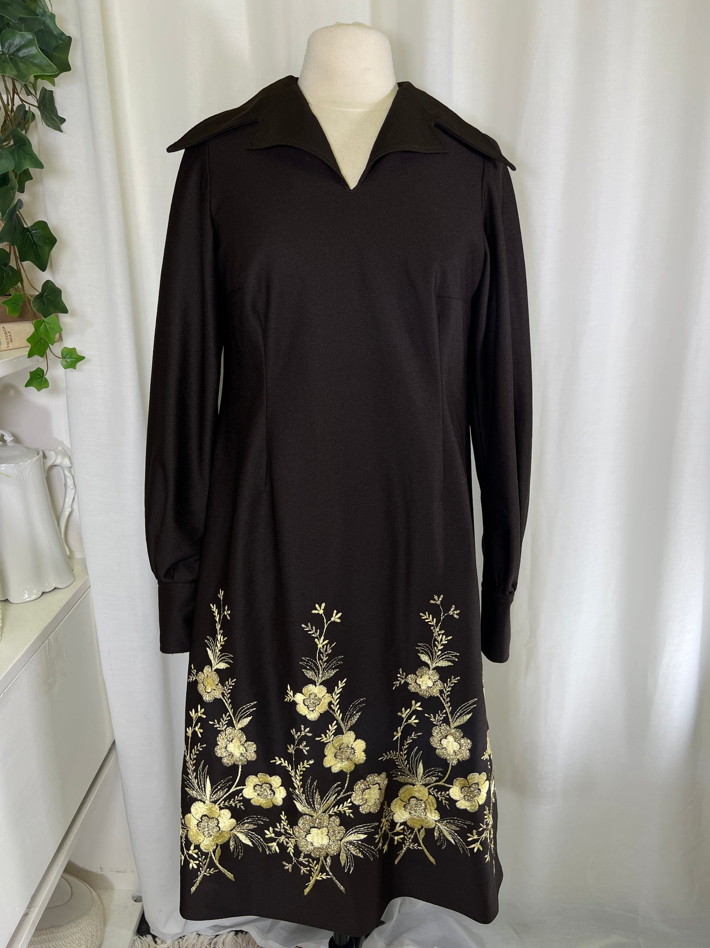 70s Brown Dagger Collar Lamé Embroidered Flower Midi Dress