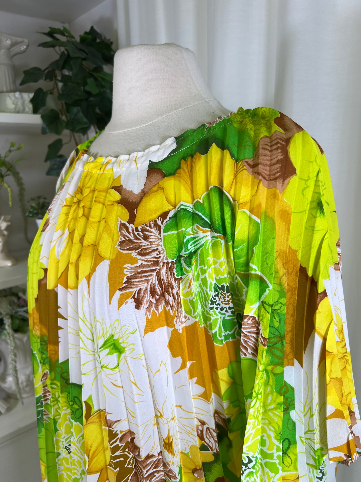 70s Hawaiian Print Pleated Kaftan Maxi