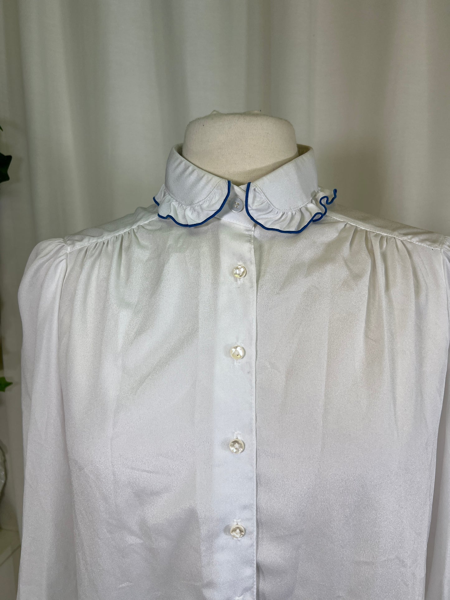 70s Schrader Sport Petites White With Blue Trim Blouse