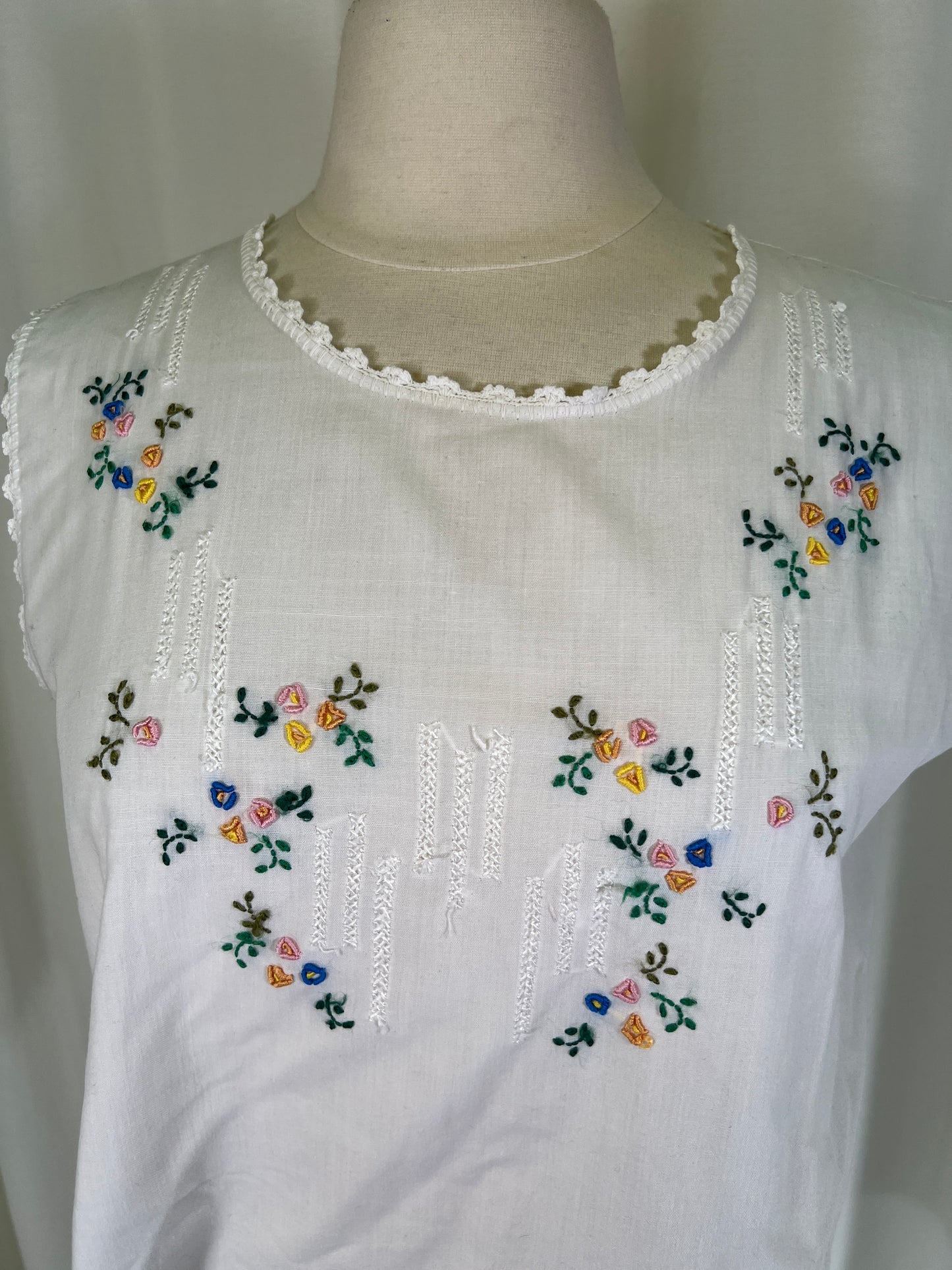 70s Embroidered Floral Tank Top Blouse