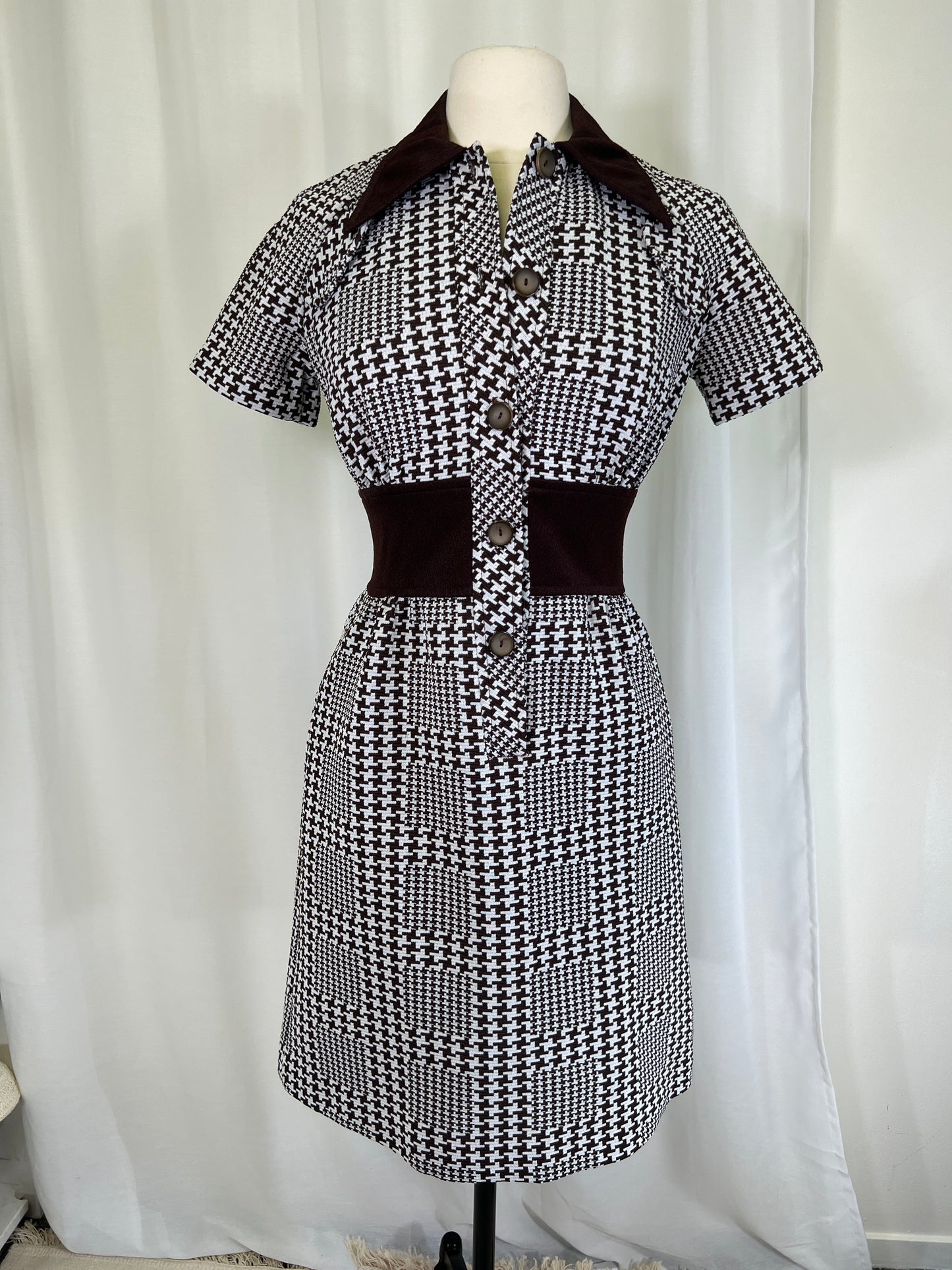 1960's Mod Houndstooth Dagger Collar Dress