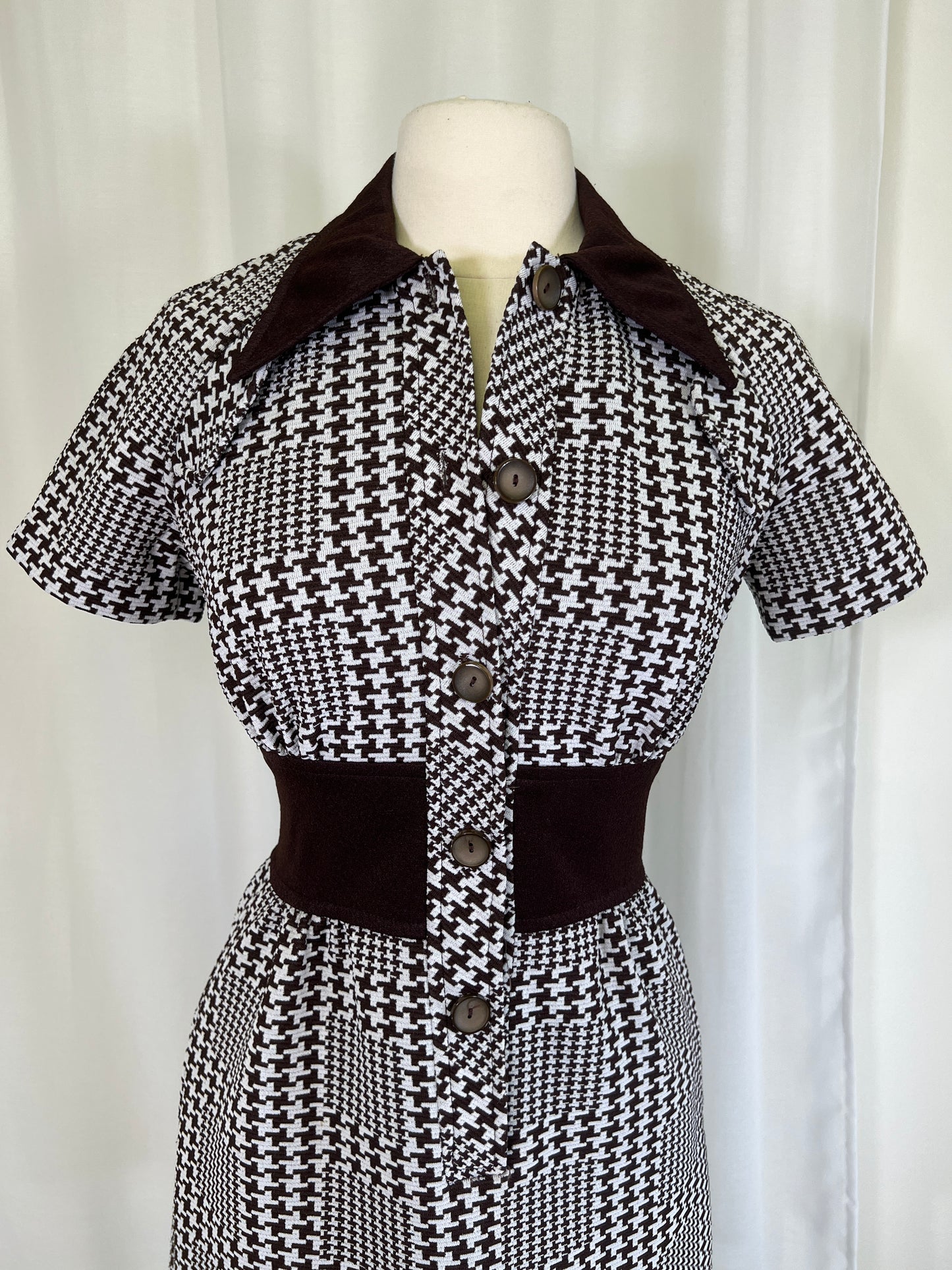 1960's Mod Houndstooth Dagger Collar Dress