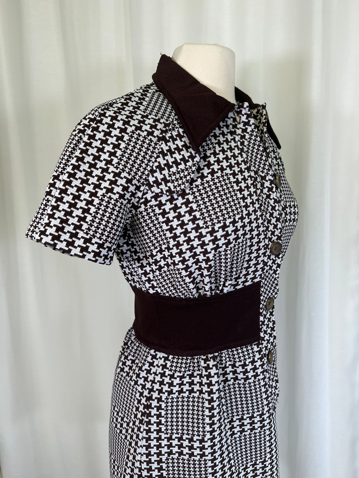 1960's Mod Houndstooth Dagger Collar Dress