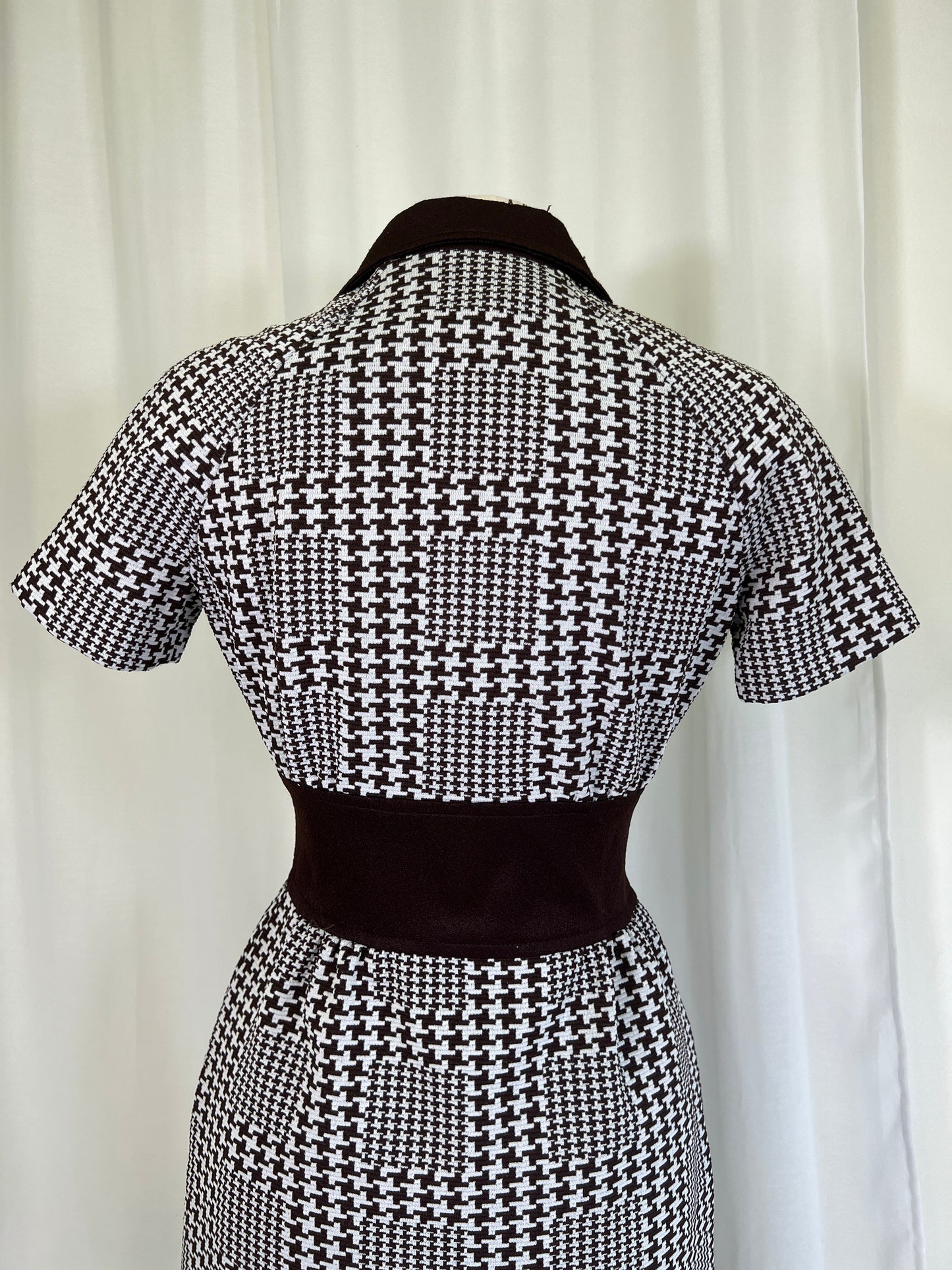 1960's Mod Houndstooth Dagger Collar Dress