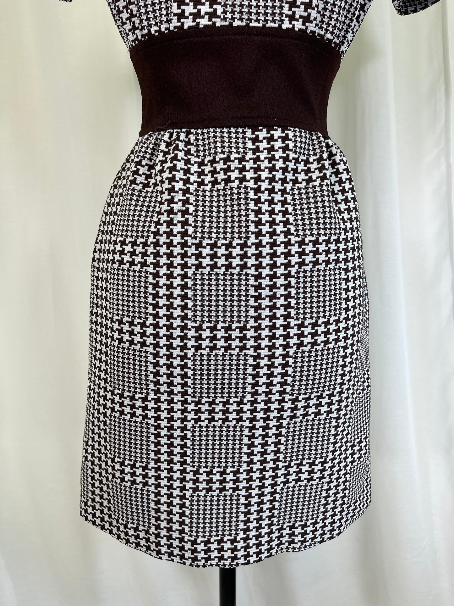 1960's Mod Houndstooth Dagger Collar Dress