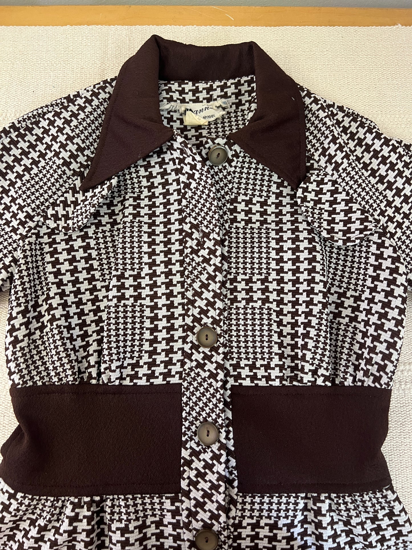 1960's Mod Houndstooth Dagger Collar Dress