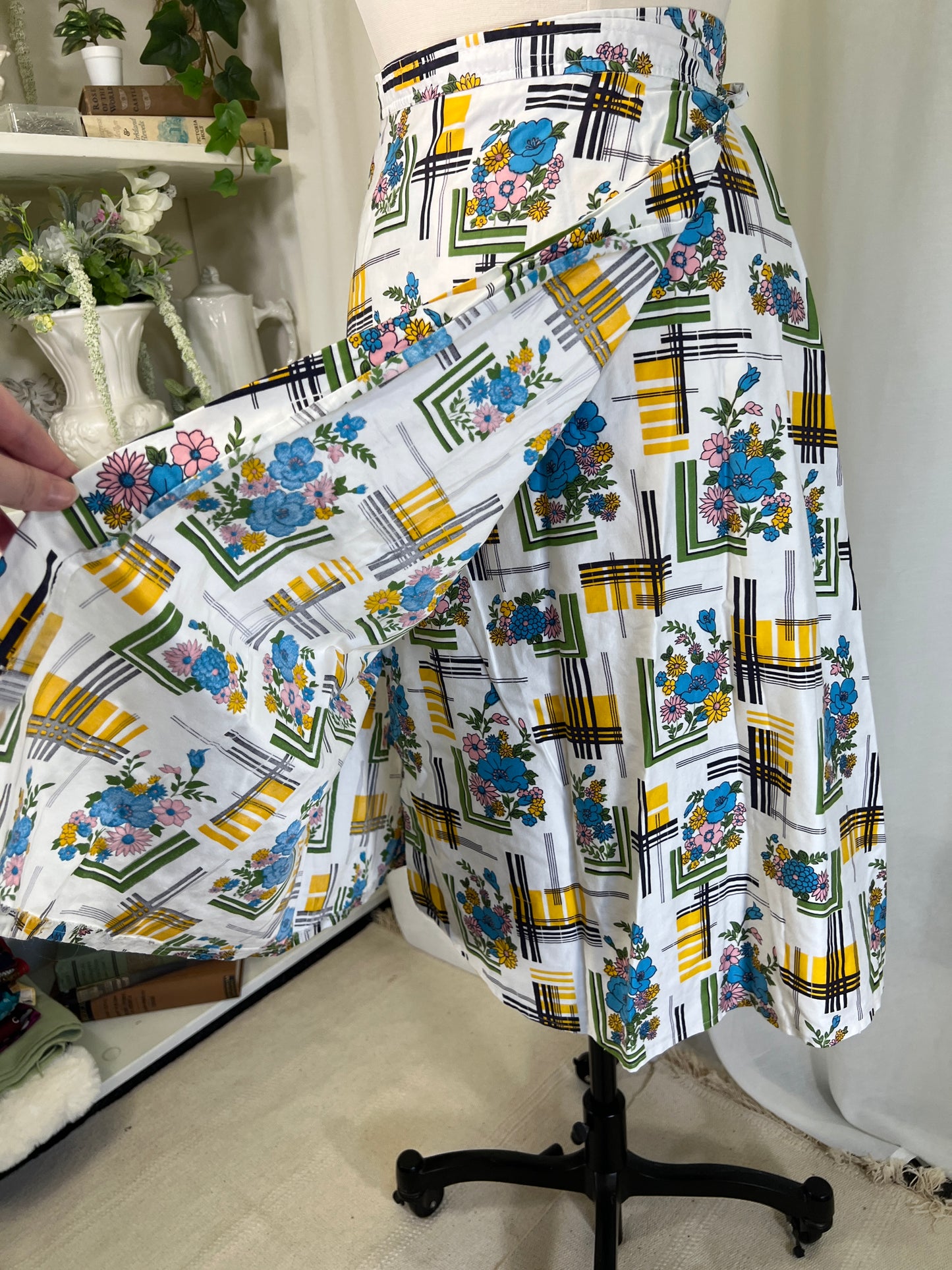 1960's Flowers & Lines Wrap Skirt