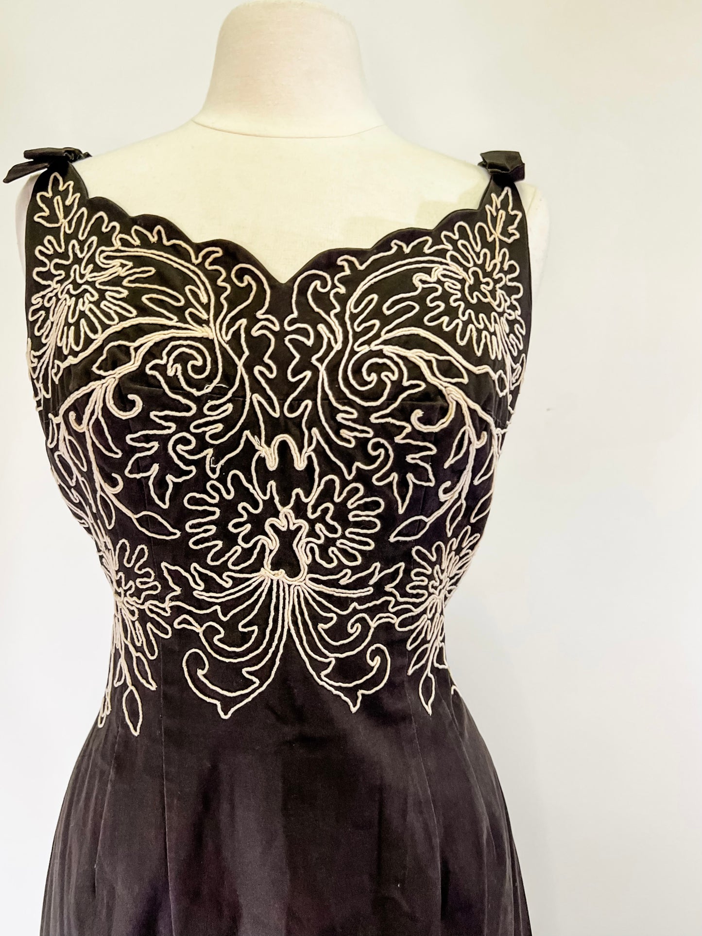 50s Black and White Embroidered Wiggle Dress